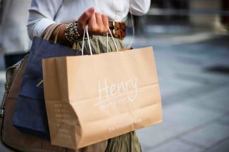 brown Henry paper bag by Jacek Dylag courtesy of Unsplash.